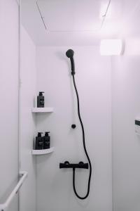 Fotografija u galeriji objekta Minimalist Loft Namba Compact Studio with a 24-hour Gym MA1003 u Osaki