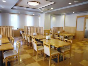 Restaurace v ubytování Hotel Route-Inn Niigata Kencho-minami