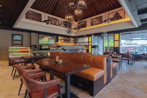 Restaurace v ubytování The Vira Bali Boutique Hotel & Suite