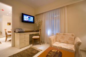 TV a/nebo společenská místnost v ubytování Andria Suites