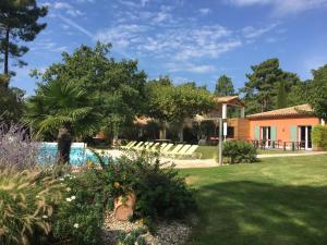 Bassein majutusasutuses Les Sables d'Ocre & SPA või selle lähedal