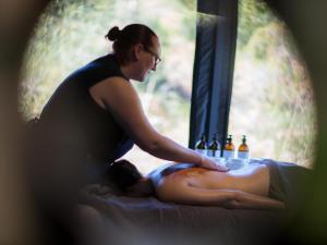 a woman giving a woman a back massage at Old Mac Daddy in Botrivier