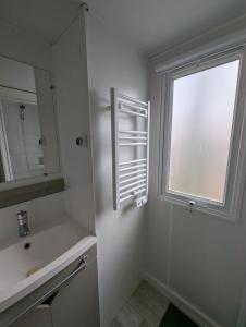 Ванная комната в Chez Angel et Flo - E27 - 6 personnes tout confort +14 фотографий