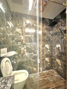 Koupelna v ubytování Top Luxury Apt In Vinhomes Metropolis + 114 fotografií