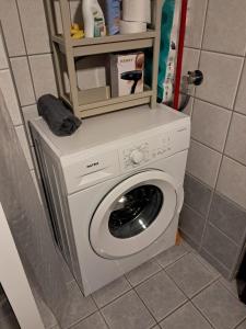コザニにあるHiddenGemの- 洗濯機&乾燥機(客室の隅に設置) +11枚の写真