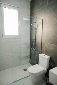 Ένα μπάνιο στο Nissi Route 76 +44 φωτογραφίες