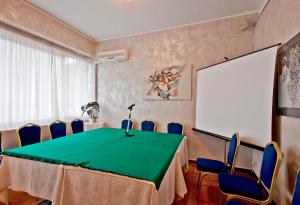 Poslovni prostori in/oz. konferenčna soba v nastanitvi Sam Hotel