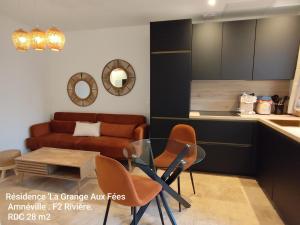 Кухня или мини-кухня в La Grange aux fées Amnéville
