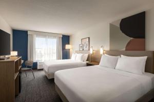 Postel nebo postele na pokoji v ubytování Spark by Hilton Orlando Universal Blvd