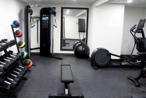 Fitness centrum a/nebo fitness zařízení v ubytování La Quinta Inn & Suites by Wyndham Memphis East