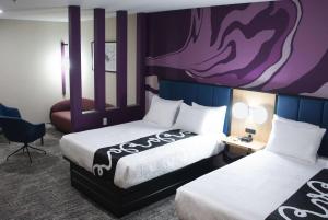 Postel nebo postele na pokoji v ubytování La Quinta Inn & Suites by Wyndham Memphis East