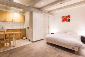Cama o camas de una habitación en COLMAR city center Little Venise - GITE DE LOUISE -