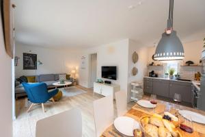 a kitchen and living room with a table and chairs at Lykke Lys in Heiligenhafen