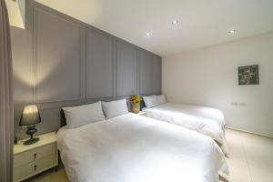 Ein Bett oder Betten in einem Zimmer der Unterkunft 無門禁24小時進出-遇見礁溪lll免費停車