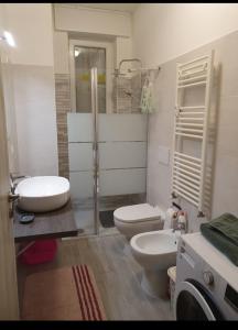 a white bathroom with two toilets and a shower at Bilocale zona Rho Fiera in Sedriano