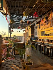 ห้องอาหารหรือที่รับประทานอาหารของ Lord Krishna Boutique Stay