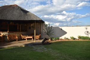 Κήπος έξω από το Taung Guest House