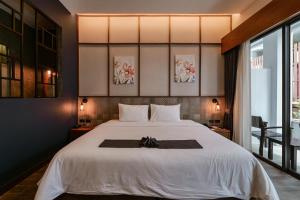 Postel nebo postele na pokoji v ubytování R-Mar Resort and Spa Patong, Phuket