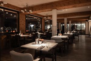 Restaurace v ubytování Hotel Altein Arosa, a Faern Collection Resort