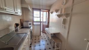 Kuchyňa alebo kuchynka v ubytovaní Maritima Beach apartamento
