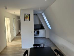 a dining room with a table and a kitchen at Im Herzen Bad Mergentheims in Bad Mergentheim