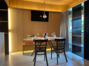 Μια τηλεόραση ή/και κέντρο ψυχαγωγίας στο Kar Design Appartements