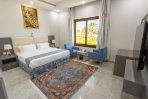 Postel nebo postele na pokoji v ubytování Vista Hotel Tabuk + 12 fotografií