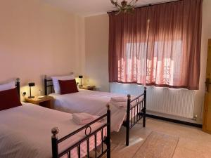 Postel nebo postele na pokoji v ubytování Baytna Hotel