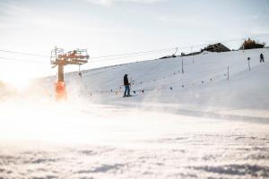 Skiing at az apartmanhoteleket or nearby