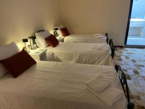 Postel nebo postele na pokoji v ubytování Baytna Hotel
