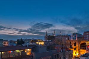 Nespecifikovaný výhled na destinaci Istanbul nebo výhled na město při pohledu z hotelu