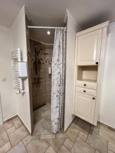 Koupelna v ubytování Hotel Frøslev Kro