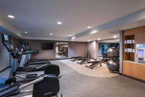 Fitness centrum a/nebo fitness zařízení v ubytování Courtyard Laredo
