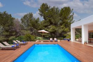 Bazén v ubytování Can coll des cocons barefoot house 5min from pacha nebo v jeho okolí