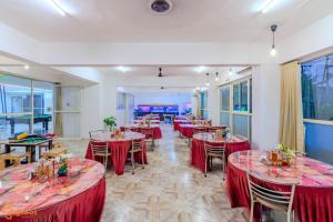 Nilaya Nest Away餐厅或其他用餐的地方