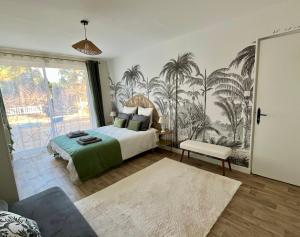 Łóżko lub łóżka w pokoju w obiekcie Villa Lila - Sarlat Centre piscine et jacuzzi