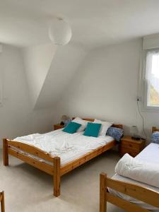 Postel nebo postele na pokoji v ubytování Appartement charmant à Fréhel, grand jardin.B