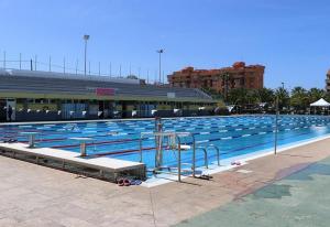Bazén v ubytování Los Cristianos Beach property nebo v jeho okolí