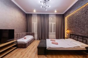 Posteľ alebo postele v izbe v ubytovaní LEOGRAND Three Bedrooms VIP Apartments on Kniazia Romana 12