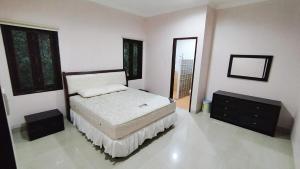 Ένα ή περισσότερα κρεβάτια σε δωμάτιο στο Eyrie Villa Altitude Habitation