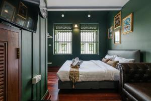 เตียงในห้องที่ Arun Sa Wad - Yaowarat 27