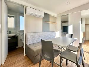 A kitchen or kitchenette at Camping Fusina