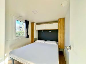 A bed or beds in a room at Camping Fusina
