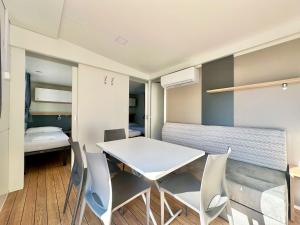 A bed or beds in a room at Camping Fusina
