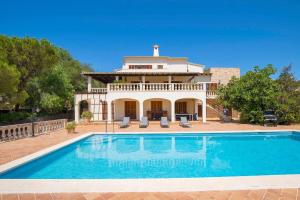 The swimming pool at or close to Villa Vistas Puerto by Mallorca Infinity