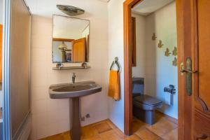 A bathroom at Villa Vistas Puerto by Mallorca Infinity