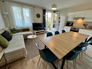 Kuchnia lub aneks kuchenny w obiekcie Villa Lila - Sarlat Centre piscine et jacuzzi