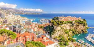 una vista della città di Dubrovnik e dell'oceano di Costa Plana 135 a Cap d'Ail