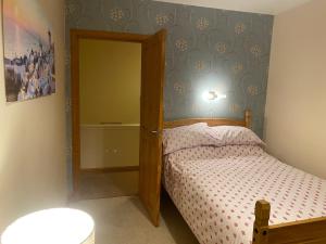 Esviken 2 in heart of Kirkwall客房内的一张或多张床位
