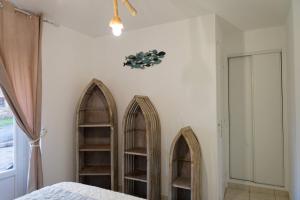 Postel nebo postele na pokoji v ubytování Gîte de Bellevue avec piscine intérieure privative